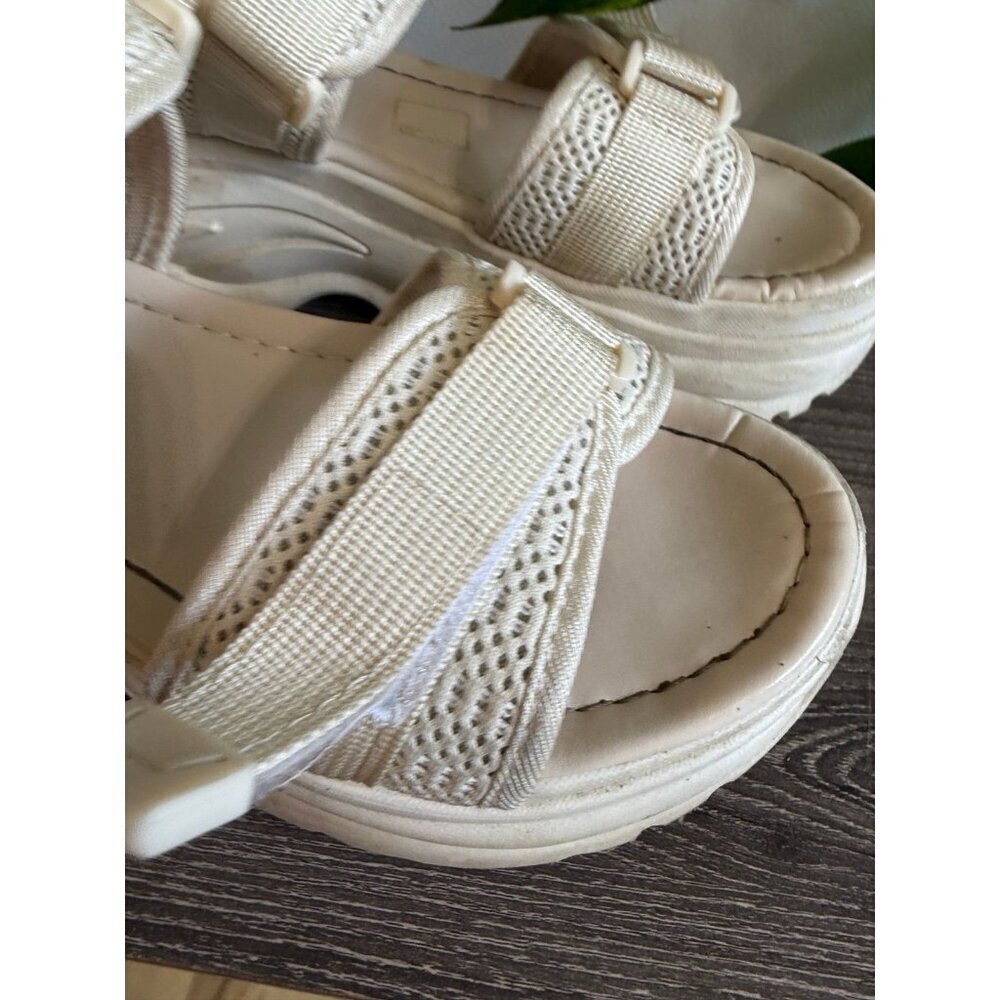 Women’s size 8/9 white Velcro sandals - Picture 3 of 10
